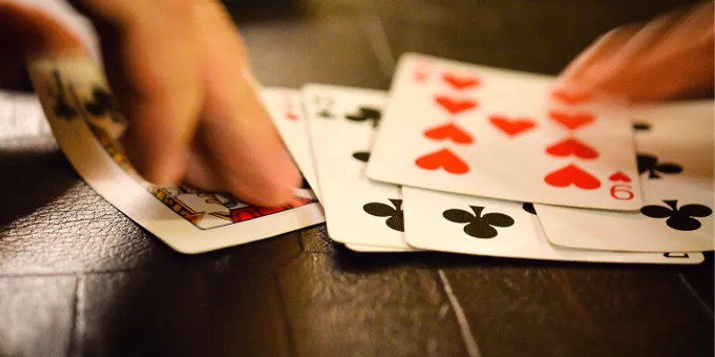 Cách chơi Phỏm hiệu quả - Bí quyết đánh bài không bao giờ thua 4 Cách chơi Phỏm hiệu quả từ các bậc thầy hàng đầu